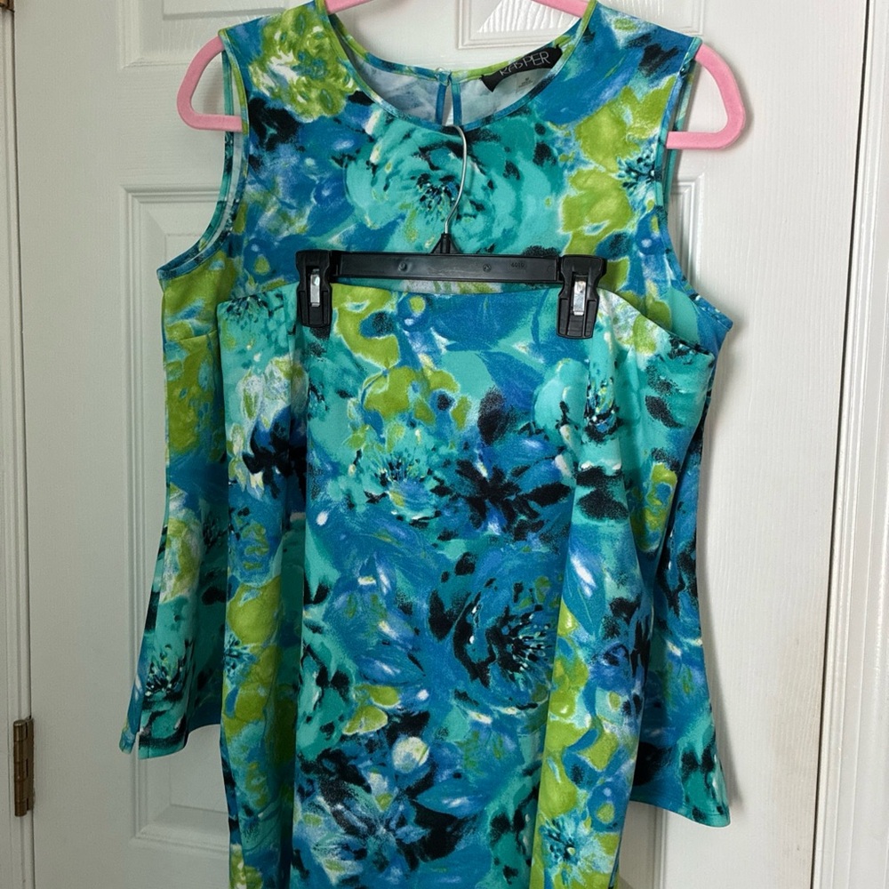 Kasper two piece skirt and top in blue floral size 12